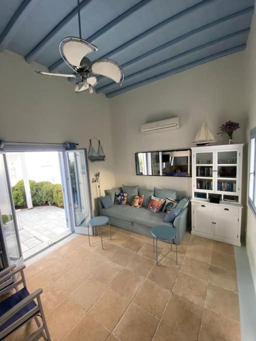Holiday home Mimosa House